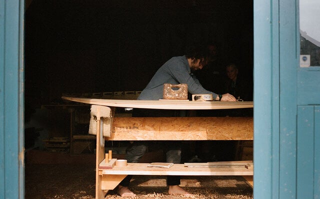 ベントレーのクラフツマンシップを宿した、特別なサーフボードが誕生