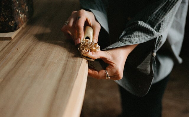 ベントレーのクラフツマンシップを宿した、特別なサーフボードが誕生