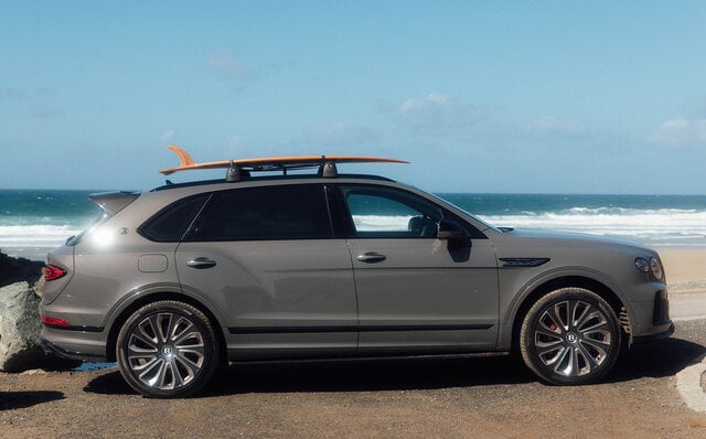 ベントレーのクラフツマンシップを宿した、特別なサーフボードが誕生