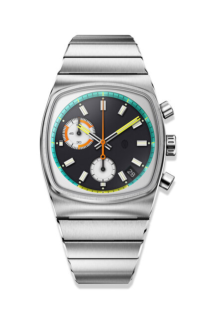 METRIC-BLK ケースサイズ|直径36mm × 全長41.5mm × 厚さ10.75mm ケース素材|316L ステンレススチール 価格|7万4,800円(税込) 仕様|HYBRID VK68 メカクォーツ クロノグラフ 防水性|5気圧防水 バンド素材|316L ステンレススチール(ヘアライン&ポリッシュ仕上げ/クイックリリース機構付) 風防素材|サファイアクリスタル(反射防止コーティング付) METRIC-BLK ケースサイズ|直径36mm × 全長41.5mm × 厚さ10.75mm ケース素材|316L ステンレススチール 価格|7万4,800円(税込) 仕様|HYBRID VK68 メカクォーツ クロノグラフ 防水性|5気圧防水 バンド素材|316L ステンレススチール(ヘアライン&ポリッシュ仕上げ/クイックリリース機構付) 風防素材|サファイアクリスタル(反射防止コーティング付)