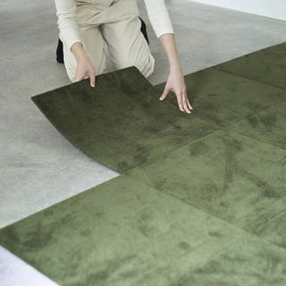 100％ウール。簡単に床をつくれるDIYカーペットブランド｜WOOLTILE