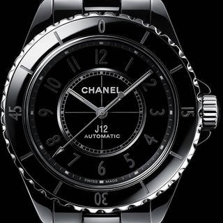 シャネルのシグネチャーカラーを纏った「J12 ファントム」|CHANEL