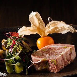 六本木の裏路地に佇むフレンチベースレストラン「TAMANI」｜EAT