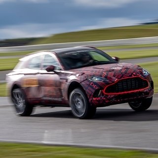 ヴァンテージを上回るパワー──アストンマーティン、初のSUV「DBX」のエンジンスペックを発表｜Aston Martin