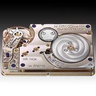 新開発の角型ムーブメントを搭載した初のレクタンギュラーモデル|MORITZ GROSSMANN