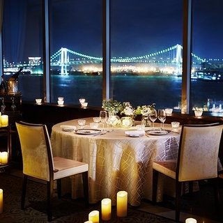 レインボーブリッジを見渡す個室で、至高のフレンチを味わう｜INTERCONTINENTAL TOKYO BAY