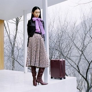 リモワ エッセンシャルシリーズにアイスランドのフィヨルドをテーマにした新色が登場｜RIMOWA