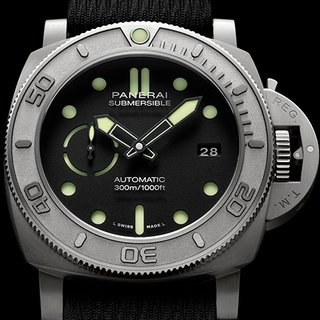 リサイクル素材を採用した「サブマーシブル マイク・ホーン エディション–47mm」|PANERAI