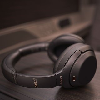 ANA国際線ファーストクラスでソニーのノイズキャンセリングヘッドホン「WH-1000XM3」が採用｜SONY