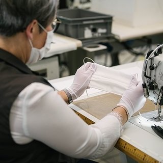 ルイ・ヴィトンが医療用防護マスクの製造をアトリエで開始｜LOUIS VUITTON