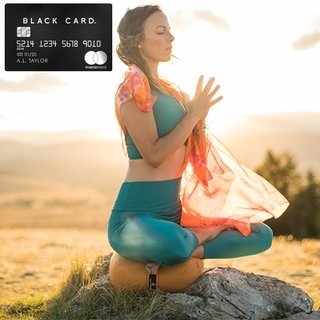 ラグジュアリーカードが提唱。在宅時間はヨガでリフレッシュ｜LUXURY CARD