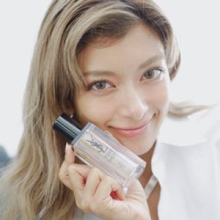 ローラがイヴ・サンローラン・ボーテ ジャパン アンバサダーとしての連載スタート｜YVES SAINT LAURENT BEAUTÉ