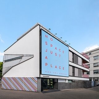 自宅からオンラインで視聴できる「No Space, Just A Place」展｜GUCCI