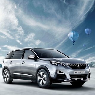 パノラミックサンルーフなどを盛り込んだプジョーSUVの｜Peugeot