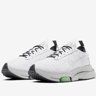 新作スニーカー「ナイキ エア ズーム タイプ」は意外性のある形状とディテールに注目｜NIKE