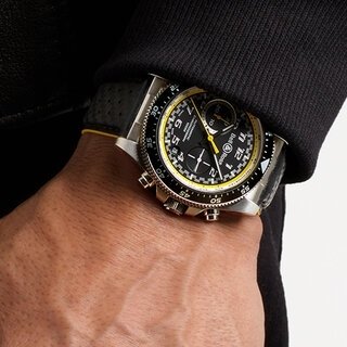 革新性と機能性を追求したクロノグラフ「BRV3-94 R.S.20」|Bell & Ross