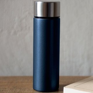重量は約135グラム。ポケットにすんなり入る保温・保冷ボトル｜amabro