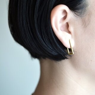 ポストモダン、ミニマル、コンセプチュアル。さまざなな要素を取り込んだ新進気鋭のジュエリーレーベル｜ATAKA 