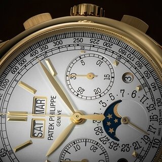 薄型ケースを採用する永久カレンダー搭載クロノグラフRef.5270|PATEK PHILIPPE
