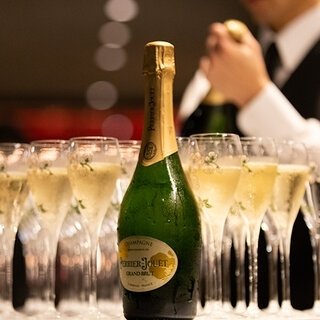 ペリエ ジュエをフリーフローで愉しむ優雅な休日ブランチ｜Perrier-Jouët