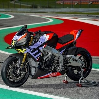 アプリリアレーシングがレーストラックを楽しむライダーのために開発した限定モデルがデビュー｜Aprilia