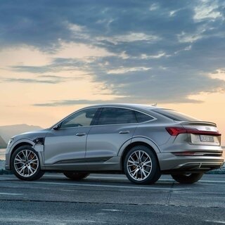 アウディ電動化攻勢の尖兵、アウディ「e-tronスポーツバック」が発売｜Audi