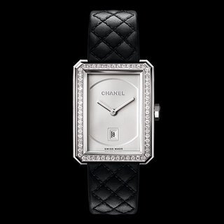 シャネルの永遠のスタンダード。キルティング ストラップの新作「ボーイフレンド」｜CHANEL