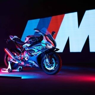 BMW、バイク初の“M”を冠した「M1000RR」発表｜BMW