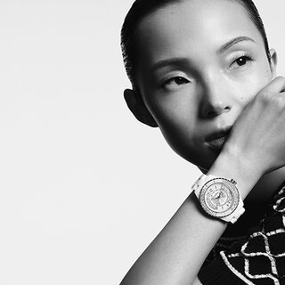 メゾンのコードを再解釈。モチーフに彩られた世界限定2020本のリミテッドエディション「J12・20」｜CHANEL