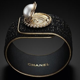 ジャケットの“ボタン”に着想を得た新作「マドモアゼル プリヴェ ブトン」｜CHANEL