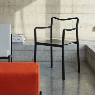 新作「ロープ チェア」と「トゥプラ 壁付け フック」が日本で発売開始｜Artek 