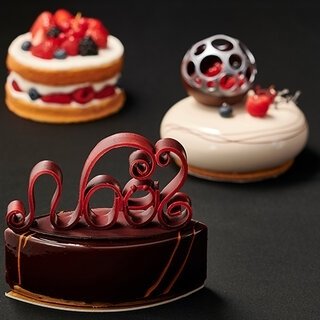 “プレシャス モーメンツ”をテーマとした、東京マリオットホテルのクリスマスケーキ&シュトーレン｜TOKYO MARRIOTT HOTEL