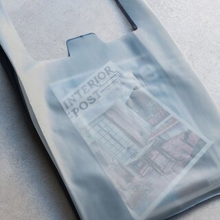 コンビニ袋の意匠を普段遣いのバッグに昇華したショッピングバッグ｜amabro 