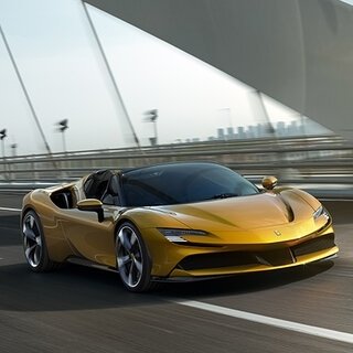 フェラーリの量産型オープンPHEVモデル「SF90スパイダー」がデビュー｜Ferrari