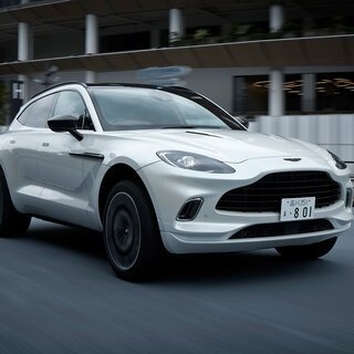 まさに背の高いアストンマーティン──アストンマーティンDBXに試乗|ASTON MARTIN