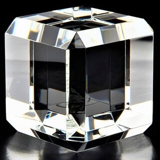 宝石のような氷を、自宅で簡単に作れる「ジュエルアイス」｜MEDIK