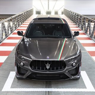 イタリア国旗に敬意を表した5台限定のレヴァンテ トロフェオ|Maserati