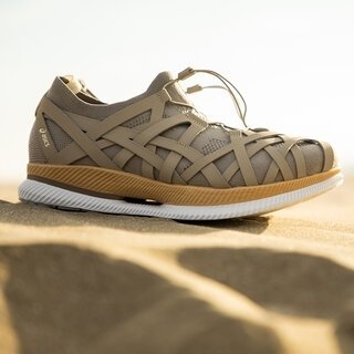 アシックス × 建築家・隈研吾氏の「METARIDE AMU」に新色登場 ｜ASICS