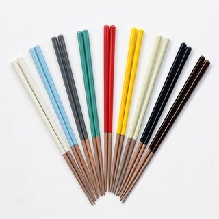 カラーバリーションは9色。六角形で手になじみやすく、和洋問わずに使用できる“箸”｜ HASAMI