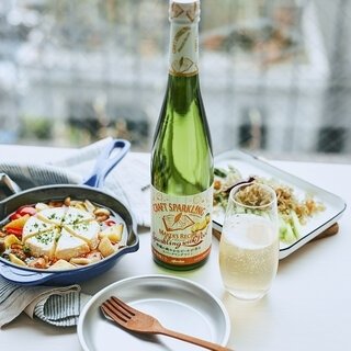 若手醸造家が手掛けた新感覚クラフトスパークリングワイン第二弾「メーカーズレシピ スパークリング ウィズ ピール」｜Mercian