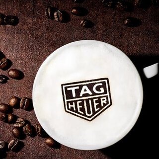 タグ・ホイヤーとポルシェのパートナーシップを記念する「TAG Heuer Café @ The Momentum by Porsche」が誕生｜TAG Heuer