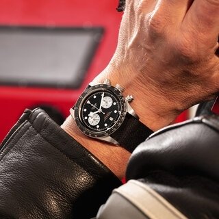 Watches & Wonders 2021新作。チューダーの水陸の伝統が融合された新作「ブラックベイ クロノ」|TUDOR
