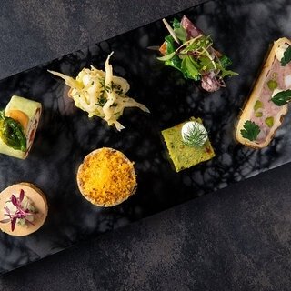 人気の「コンラッド・アペロ」を、自宅で楽しむ「テイクアウト・アペロ」｜CONRAD TOKYO