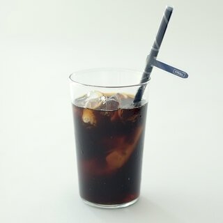 繰り返し巻いて使える、プラだけどエコなストロー「ストロール01」｜ARIGATO GIVING