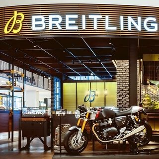 ブライトリングとトライアンフが、新たにパートナーシップを締結|BREITLING