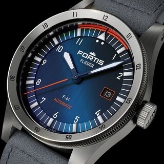 素材の持続可能性に着目した2021年新作「フリーガー ミッドナイトブルー」｜FORTIS