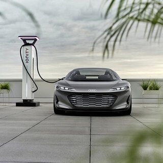 アウディ、未来を見据えた高級セダン「グランドスフィア コンセプト」を発表｜Audi