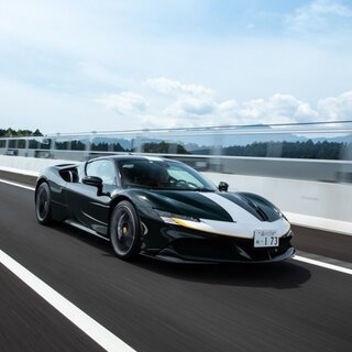 まさに天国に行くような気分にしてくれるスーパーカー──フェラーリ史上最強のロードカー「SF90」に試乗|Ferrari
