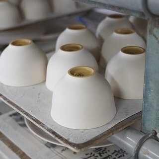 未来の和食を兆す器の姿を。プロダクトデザイナーの倉本仁を迎えた新食器ブランド｜ALONGU 明論具