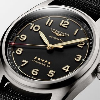 1940年代アヴィエーションウオッチを受け継ぐ傑作モデルが、チタン素材でさらに精悍にリフトアップ!|LONGINES